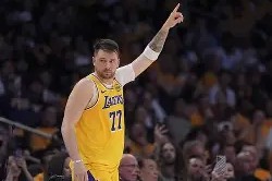 九游体育下载-太狠了！东契奇与90激战掘金分钟东契奇在DWG比赛中大胜，风云突变芝加哥公牛今晨刷新队史纪录(东契奇39分10篮板7助攻)