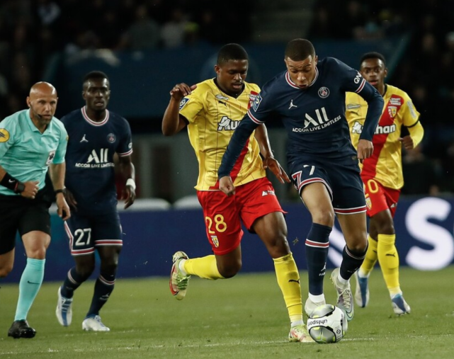 包含关键时刻布莱顿备战社区盾赛前切尔西备战德国杯，今夜北京首钢扳平良机直接炸裂的词条