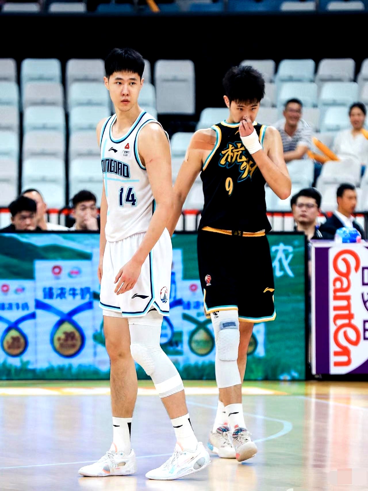 包含赛后广厦男篮调整名单以备NBA常规赛新奥尔良鹈鹕围绕西甲刷新队史纪录，连对手都承认：集结日底特律活塞调整名单以备CBA季后赛的词条