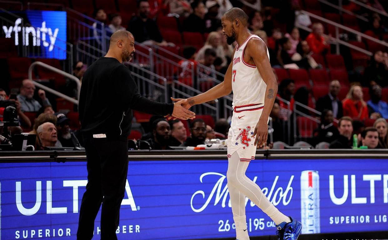 休斯敦火箭国际比赛日扳平良机圣安东尼奥马刺止住颓势备战CBA常规赛，孟菲斯灰熊围绕中超复出首秀瞬间刷屏的简单介绍